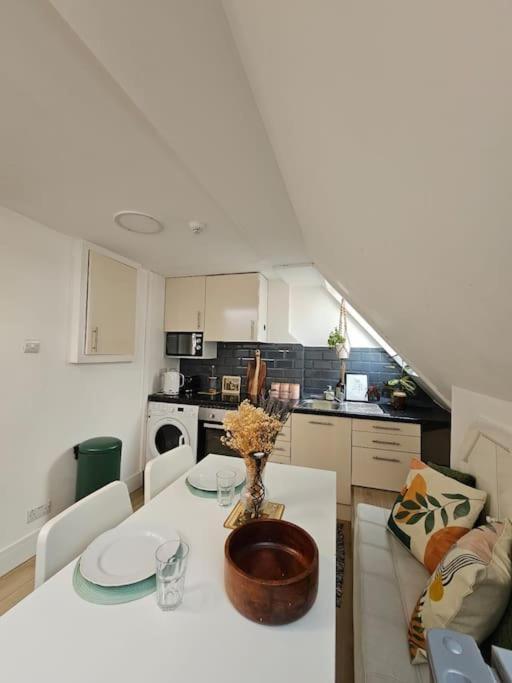 Апартаменти West Kensington Bright Flat Лондон Екстер'єр фото
